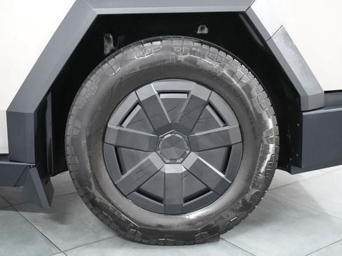 Used 2024 Tesla Cybertruck AWD Crew Cab image 32