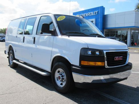 Used 2025 GMC Savana 2500 w/ Driver Convenience Package RWD image 4