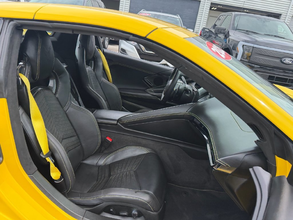 Used 2025 Chevrolet Corvette Stingray Premium Conv w/ Z51 Performance Package RWD image 16