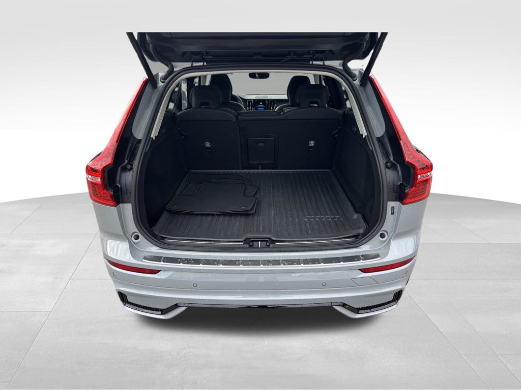 Used 2024 Volvo XC60 B5 Plus w/ Protection Package Premier AWD/4WD image 25
