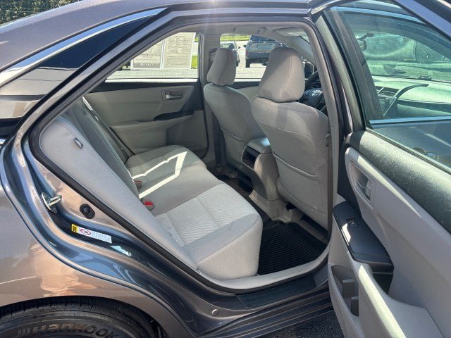Used 2017 Toyota Camry LE FWD image 41