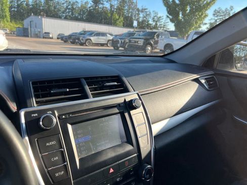 Used 2015 Toyota Camry SE FWD image 15