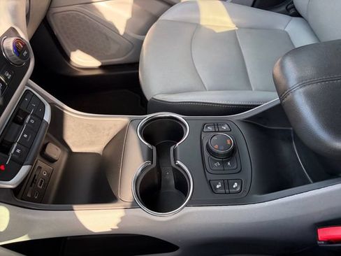 Used 2023 GMC Terrain SLT AWD/4WD image 12
