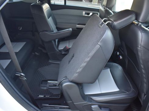 Used 2024 Ford Explorer XLT w/ Equipment Group 202A image 59