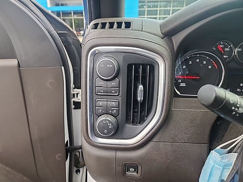 Used 2022 Chevrolet Silverado 1500 LT Trail Boss w/ Convenience Package II image 6