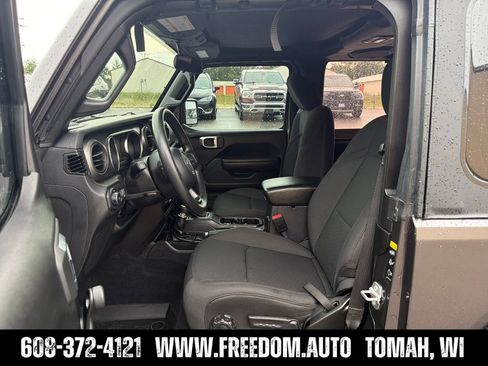 Used 2022 Jeep Wrangler Sport AWD/4WD image 9
