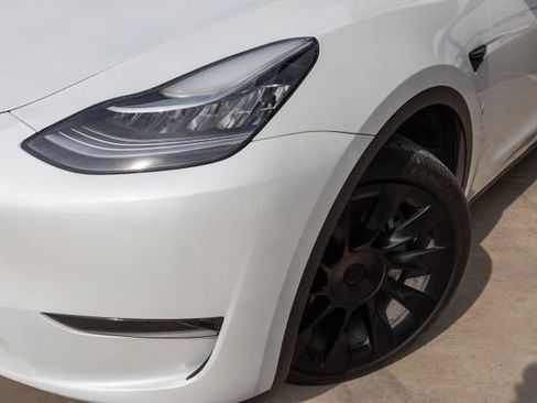 Used 2023 Tesla Model Y Long Range image 3