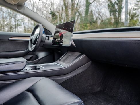 Used 2022 Tesla Model 3 Standard Range image 28