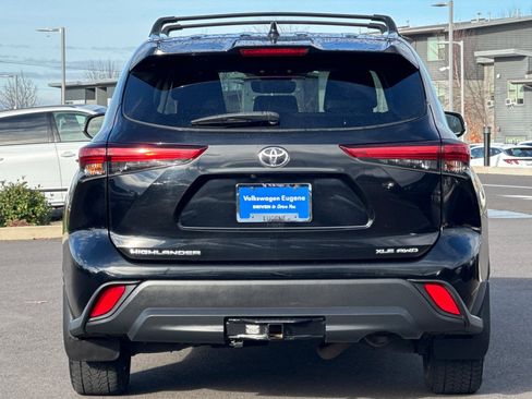 Used 2020 Toyota Highlander XLE image 4