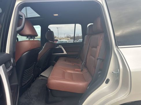 Used 2021 Toyota Land Cruiser image 11