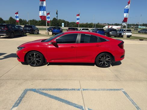 Used 2019 Honda Civic Sport image 8