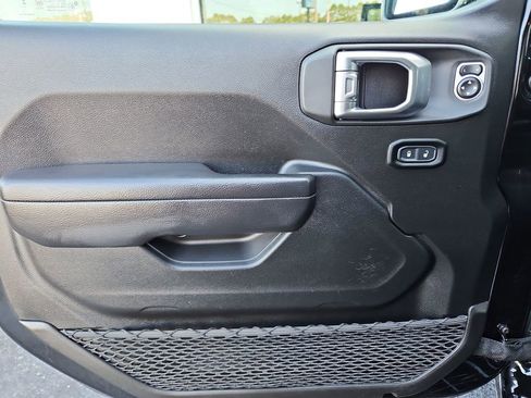 Used 2024 Jeep Wrangler Unlimited w/ Convenience Group image 24