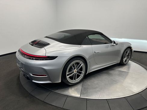Certified 2025 Porsche 911 Carrera RWD image 8