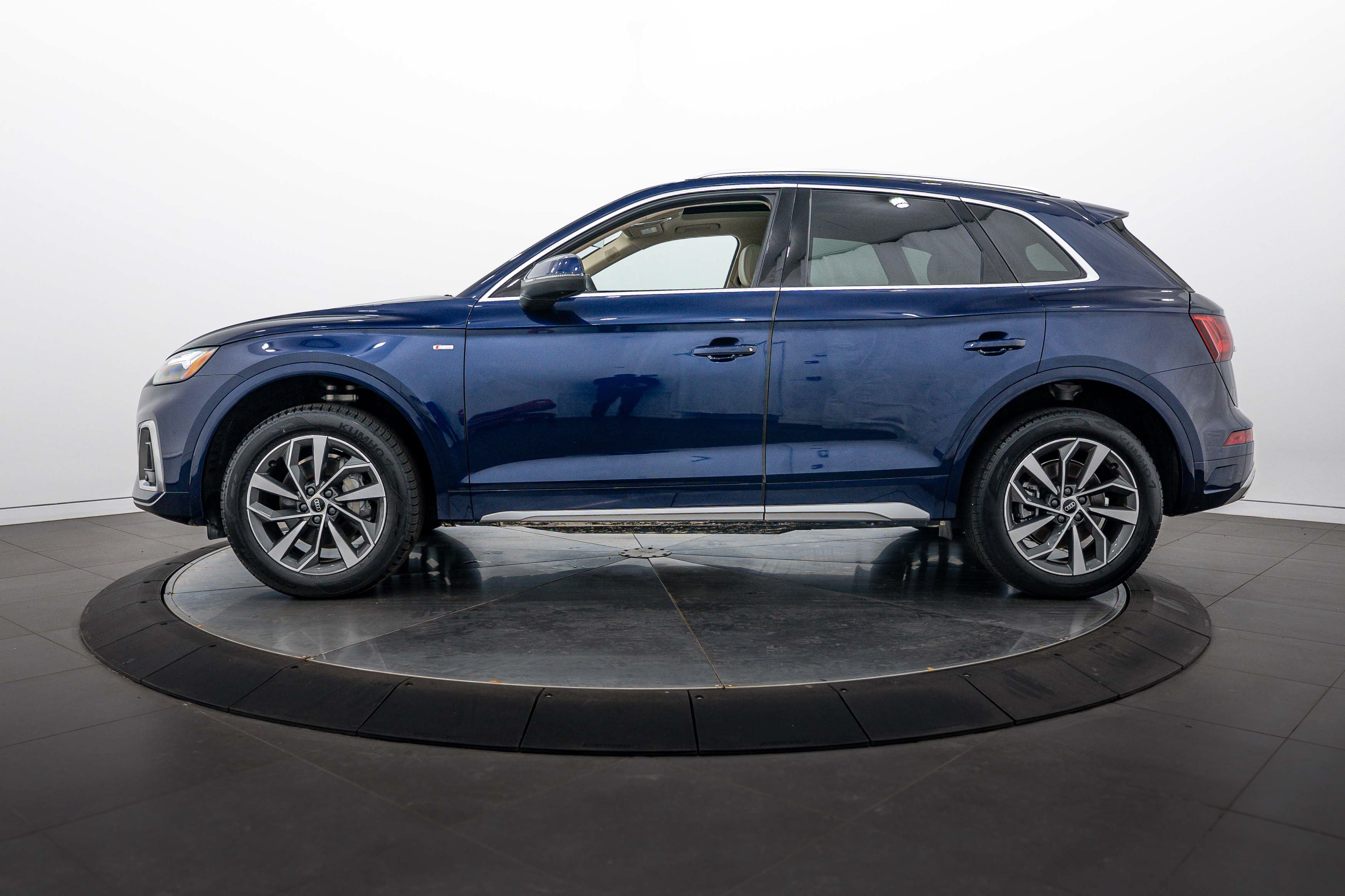 Certified 2024 Audi Q5 2.0T Premium Plus w/ Premium Plus Package AWD/4WD image 6
