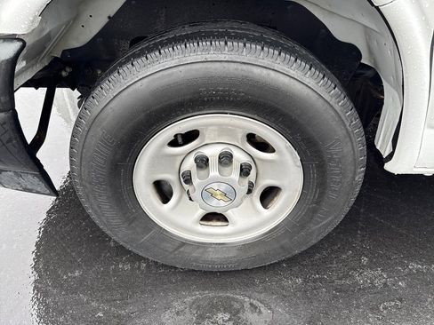 Used 2022 Chevrolet Express 2500 Extended w/ Driver Convenience Package image 9