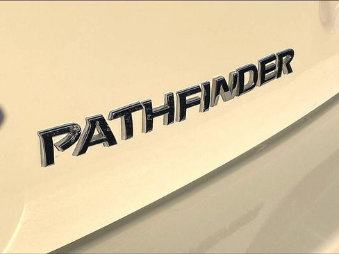 Used 2020 Nissan Pathfinder SL image 9