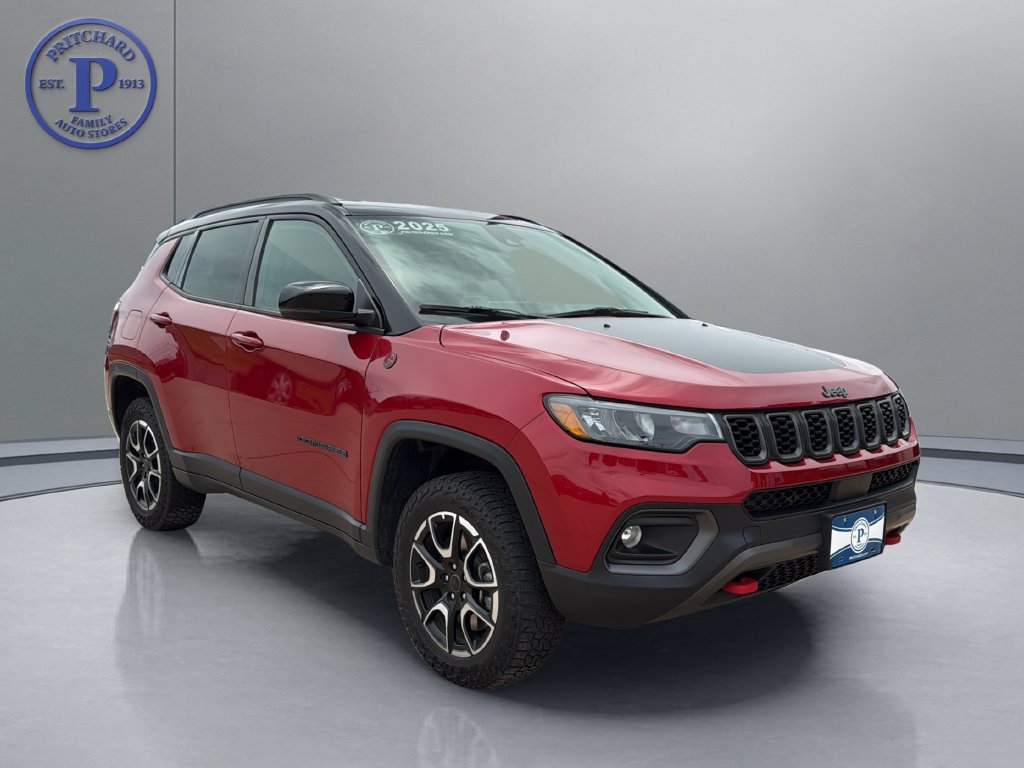 Used 2025 Jeep Compass Trailhawk AWD/4WD image 1