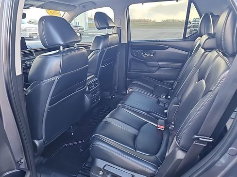 Used 2023 Honda Pilot Touring image 16