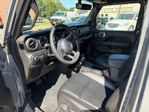 Used 2022 Jeep Wrangler Unlimited Sahara w/ Cold Weather Group AWD/4WD image 12