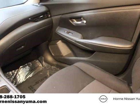 Used 2022 Nissan Sentra SV FWD image 11
