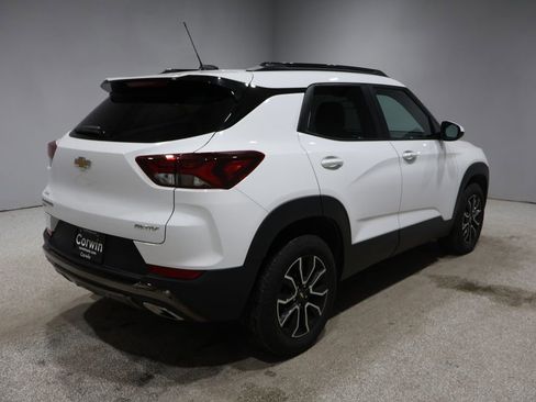 Used 2023 Chevrolet TrailBlazer ACTIV w/ Sun and Liftgate Package image 2