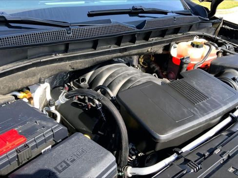 Used 2023 Chevrolet Suburban LT RWD image 32