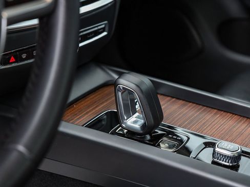 Used 2024 Volvo S60 B5 Plus image 22