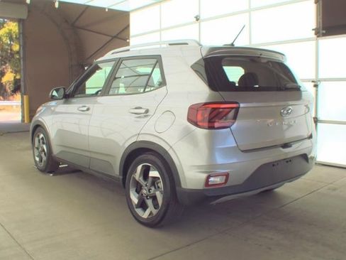 Used 2023 Hyundai Venue SEL image 7