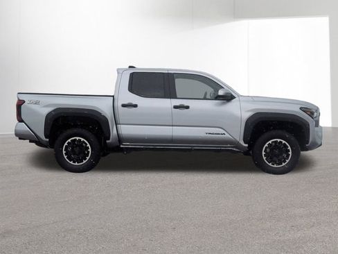 Used 2024 Toyota Tacoma TRD Off-Road image 4