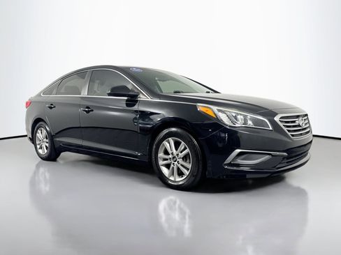 Used 2017 Hyundai Sonata SE image 3
