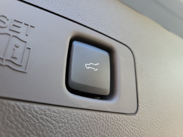 Used 2024 Lincoln Corsair FWD w/ Equipment Group 101A image 30