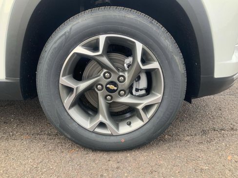 New 2026 Chevrolet Trax LT w/ Driver Confidence Package image 9