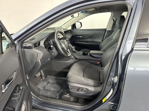 Used 2024 Toyota Venza LE image 4