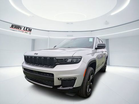New 2025 Jeep Grand Cherokee L Limited w/ Black Appearance Package image 6