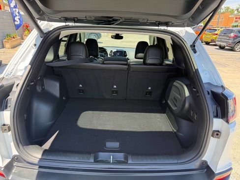 Used 2022 Jeep Cherokee Latitude Lux w/ Sun & Sound Group FWD image 11