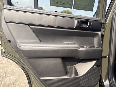 Used 2025 Hyundai Santa Fe Calligraphy AWD/4WD image 16