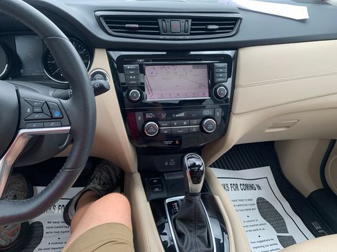 Used 2020 Nissan Rogue SL w/ Premium Package FWD image 13