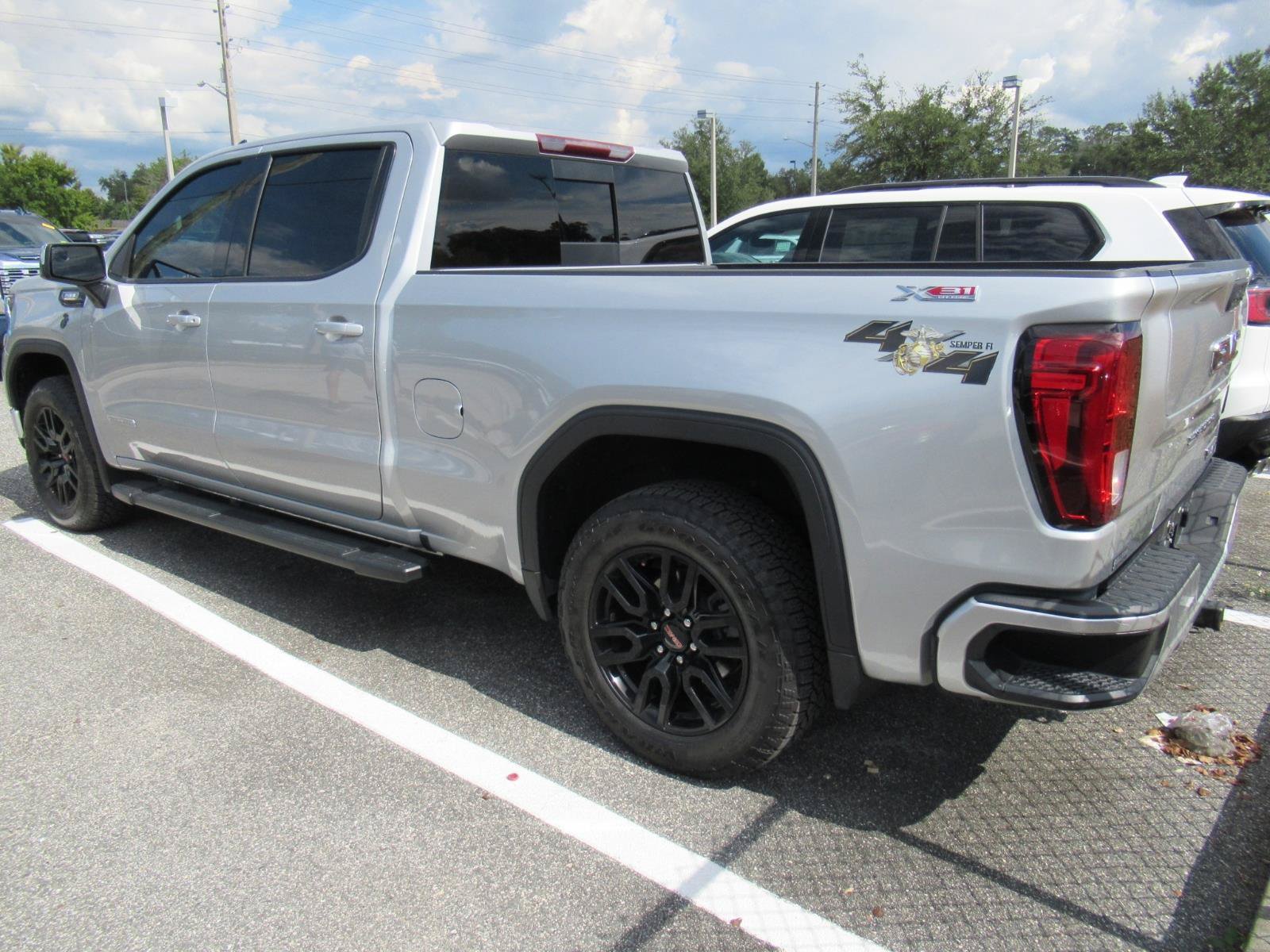 Used 2022 GMC Sierra 1500 Elevation w/ Preferred Package AWD/4WD image 3