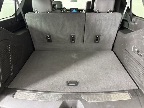 Used 2024 Chevrolet Suburban Premier image 41