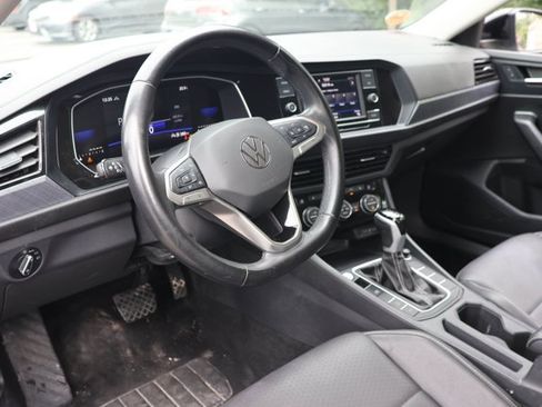 Used 2024 Volkswagen Jetta SE FWD image 12