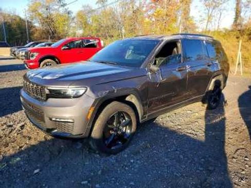 Used 2024 Jeep Grand Cherokee L Limited w/ Black Appearance Package AWD/4WD image 2