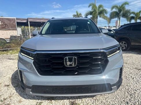 Used 2024 Honda Pilot Touring image 2