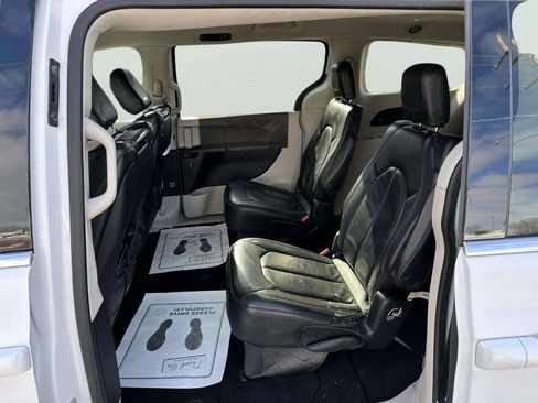 Used 2020 Chrysler Pacifica Touring-L Plus FWD image 11