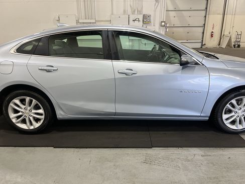 Used 2018 Chevrolet Malibu LT FWD image 4