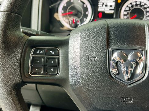 Used 2019 RAM 1500 Classic SLT AWD/4WD image 18