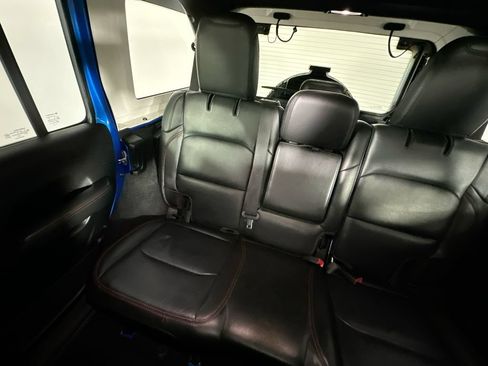 Used 2022 Jeep Wrangler Unlimited Rubicon w/ LED Lighting Group AWD/4WD image 12