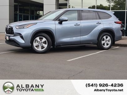 Used 2023 Toyota Highlander LE