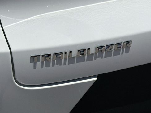 Used 2025 Chevrolet TrailBlazer LS FWD image 25