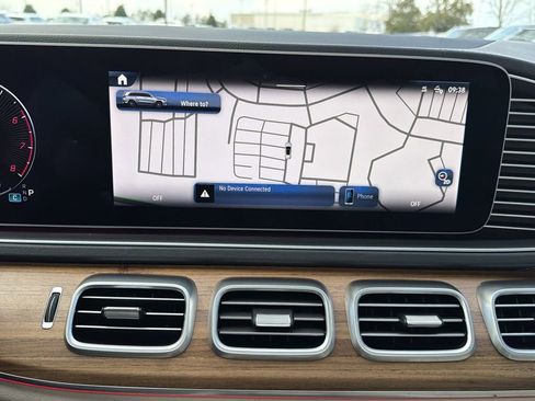 Used 2025 Mercedes-Benz GLS 450 4MATIC image 31