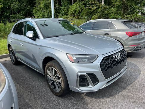 Certified 2025 Audi Q5 2.0T Premium Plus w/ Premium Plus Package AWD/4WD image 3